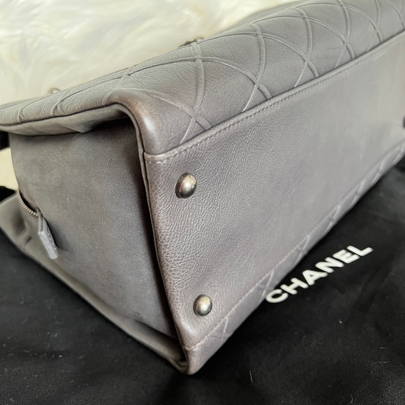 [SOLD] Authentic Chanel Grey Calf Leather Shoulder Purse Tote - Picture 7 of 16